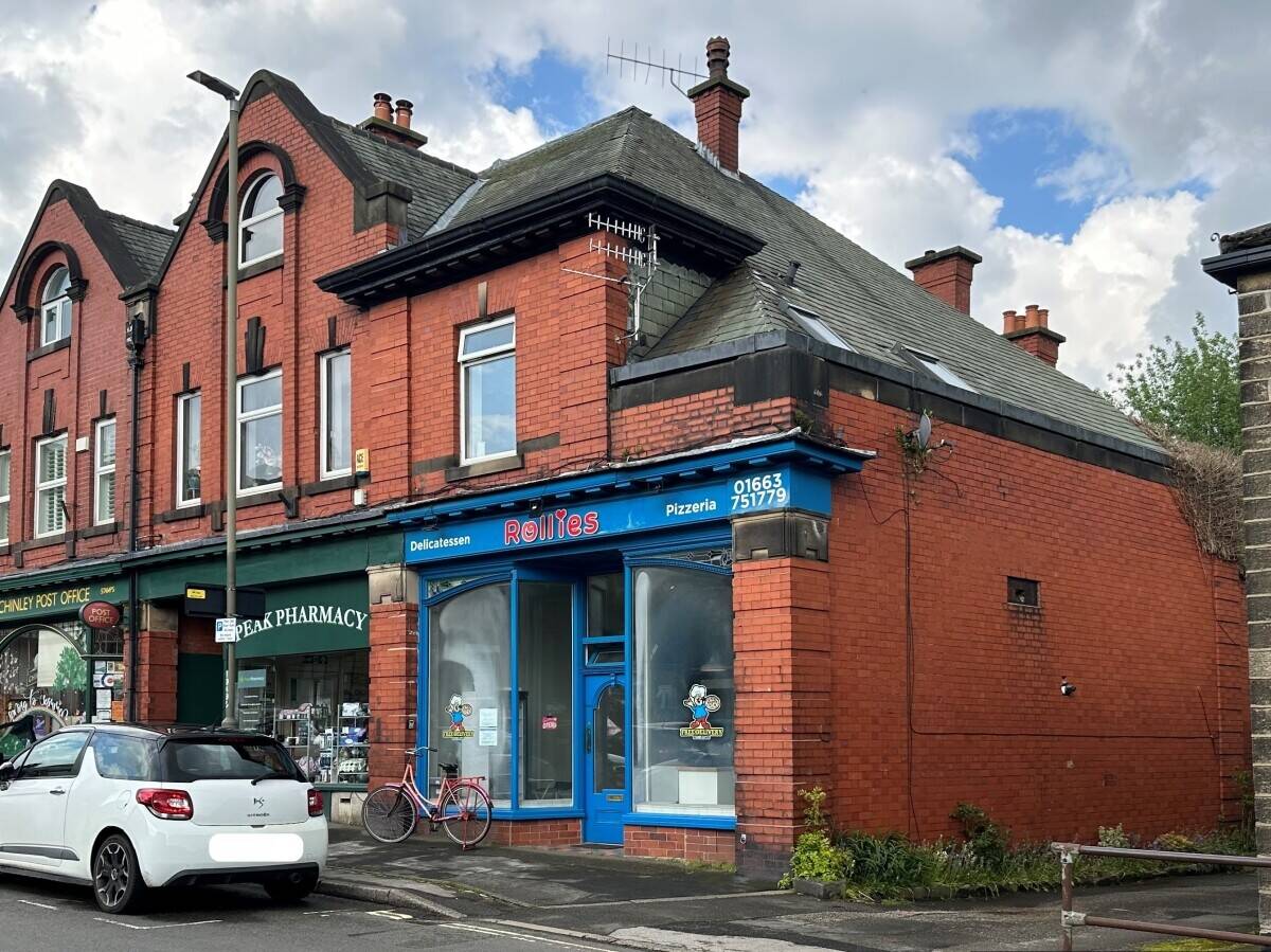Double-Fronted Derbyshire Unit with Two-Bedroom Flat, Ideal for Retail or Residency Photo 1