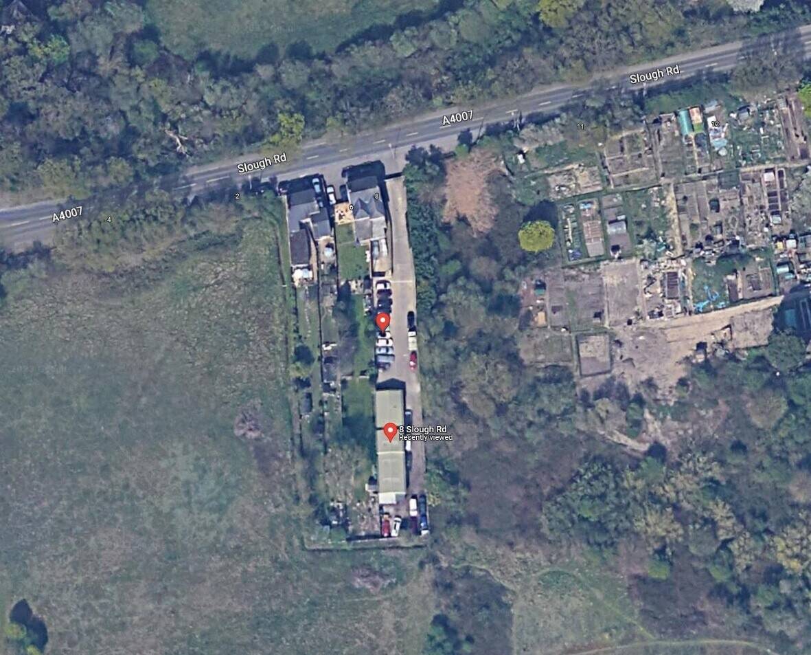 Large Plot in Iver Heath, Buckinghamshire with Two Units and High Traffic Exposure for Sale Photo 1