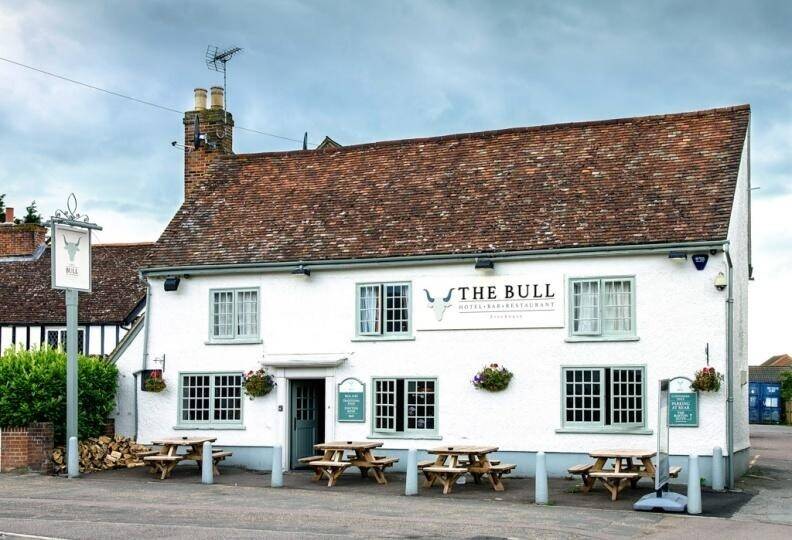 17th Century Freehold Country Pub in Barton le Clay, Bedfordshire with High Trade Potential Photo 1