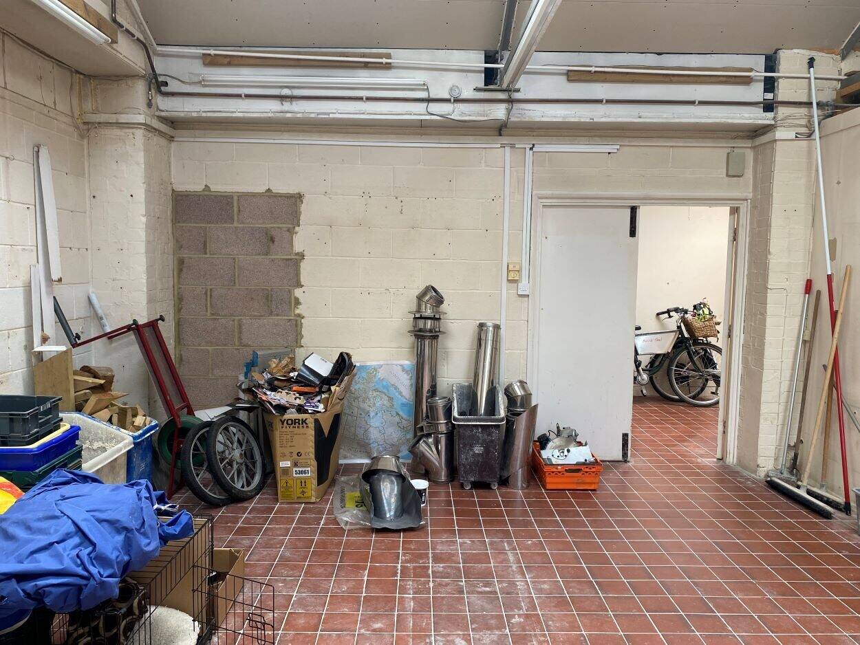 Commercial Premises - B1 Business Use - Reading Berkshire-Business Premises/Office/Storage/Workshop Photo 1