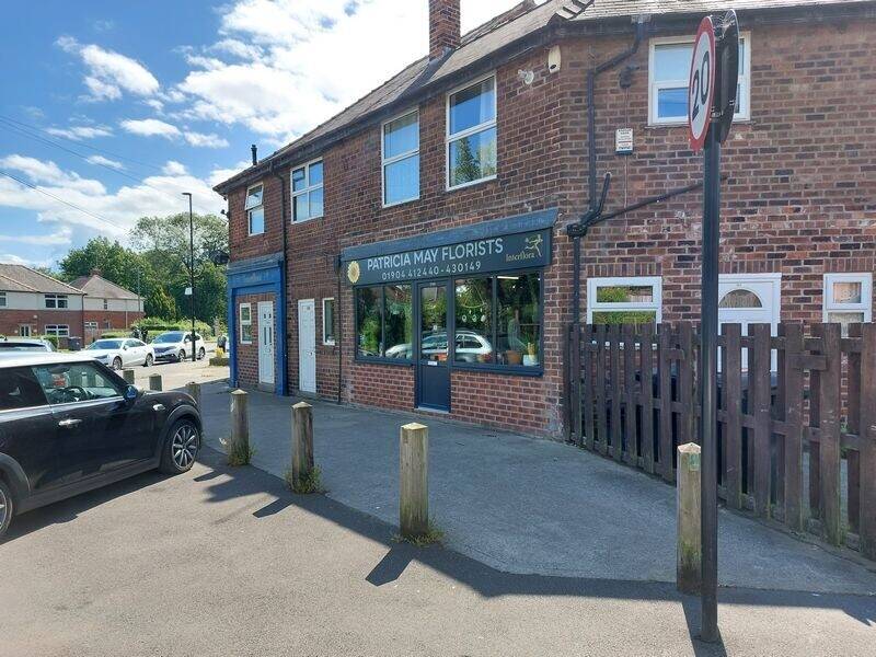 Very Visible Retail Unit TO LET ideal for salon, cafe, retail etc 196 Melrosegate, York, YO10 3SW Photo 1