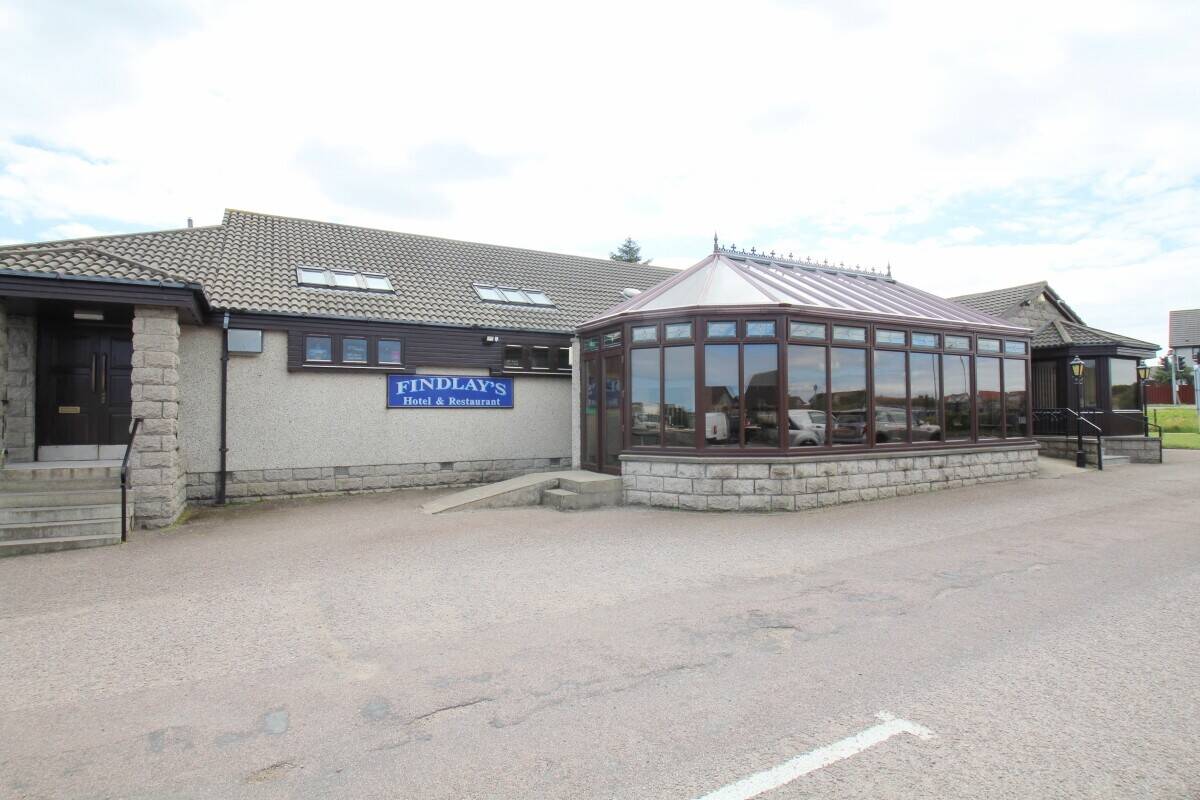 Bar and Restaurant with 8 Letting Rooms Available in Fraserburgh Outskirts Photo 1