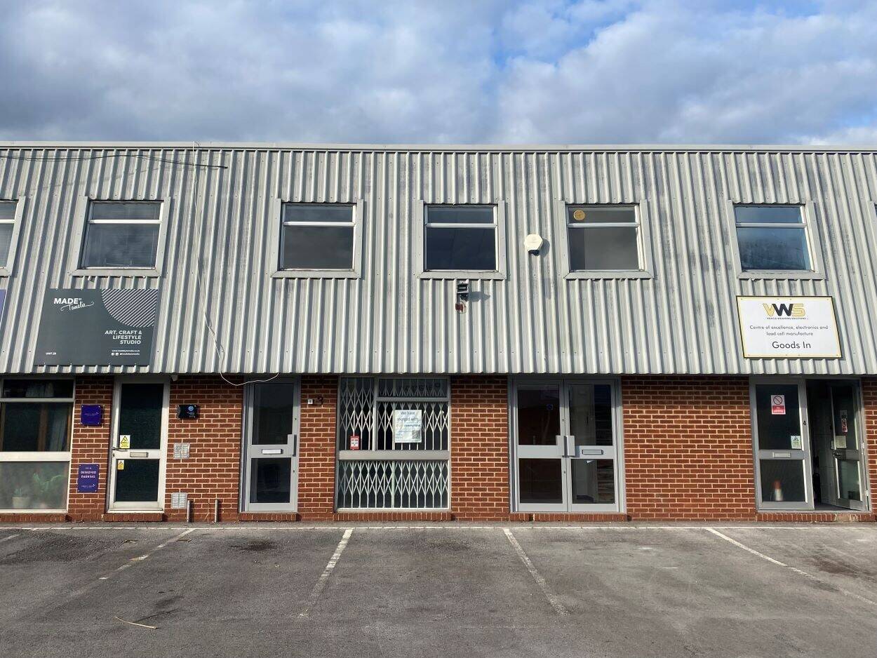 Two-Storey Mid-Terrace Virtual Freehold Office/Industrial Space in Reading, Caversham Photo 1