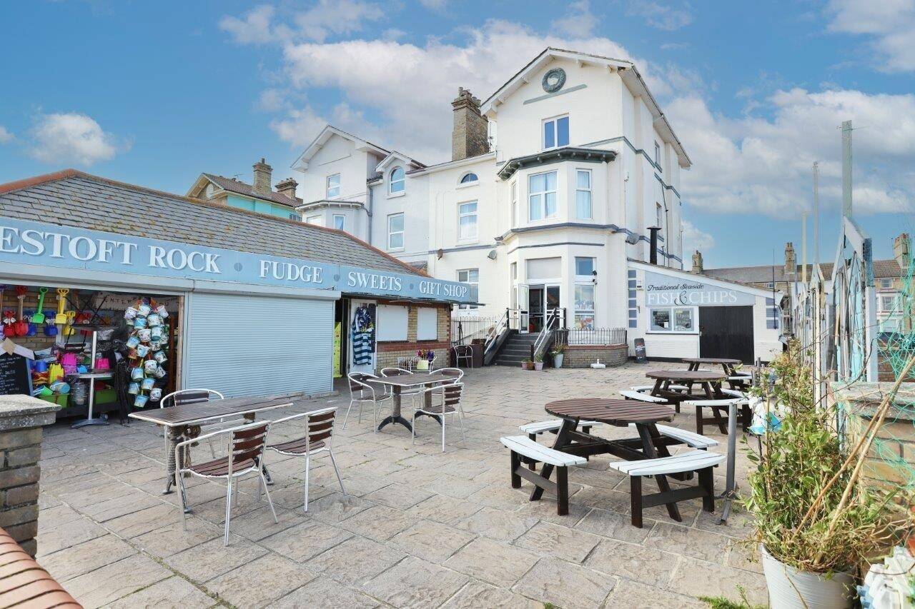 Prime Seaside Investment Opportunity, Residential/Commercial Property in Lowestoft Photo 1
