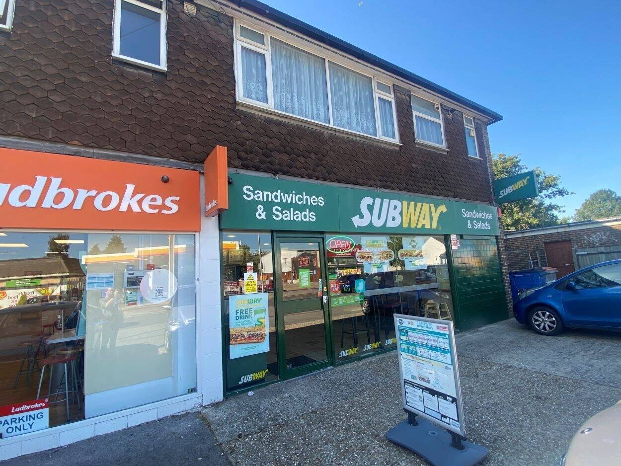 High Demand Commercial Mixed-Use Property in Reading, Berkshire with Ample Parking Photo 2