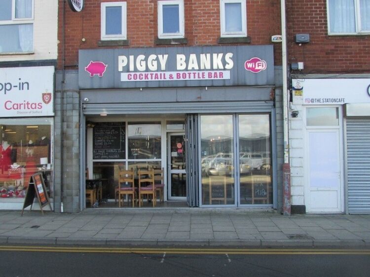 Prime Location, Highly Popular Free of Tie Bar in Bolton Manchester for Sale Photo 1