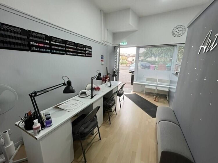 Spacious Beauty Salon Commercial Property in Prime Edinburgh Location for Sale Photo 1