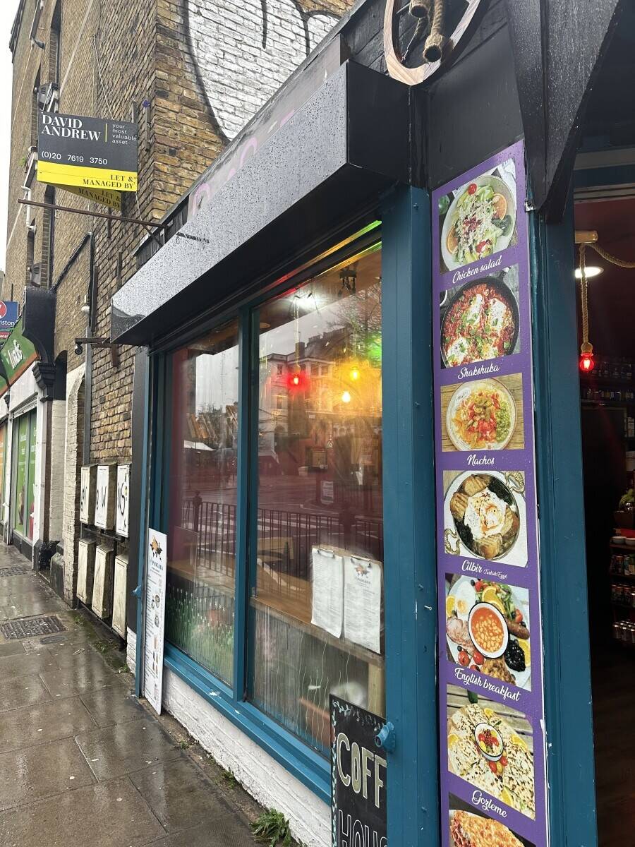 Family-Run Coffee Shop Leasehold for Sale on Hornsey Road, London Photo 1