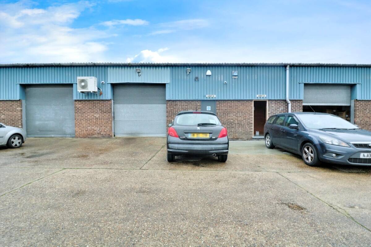 High-Standard Commercial Kitchen/Industrial Unit for Sale in Southend on Sea, Essex Photo 1