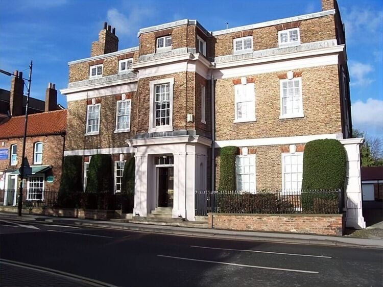 Amazing wood panelled office in a Grade 11 Listed buiding TO LET, on flexible terms. Acomb, York Photo 1