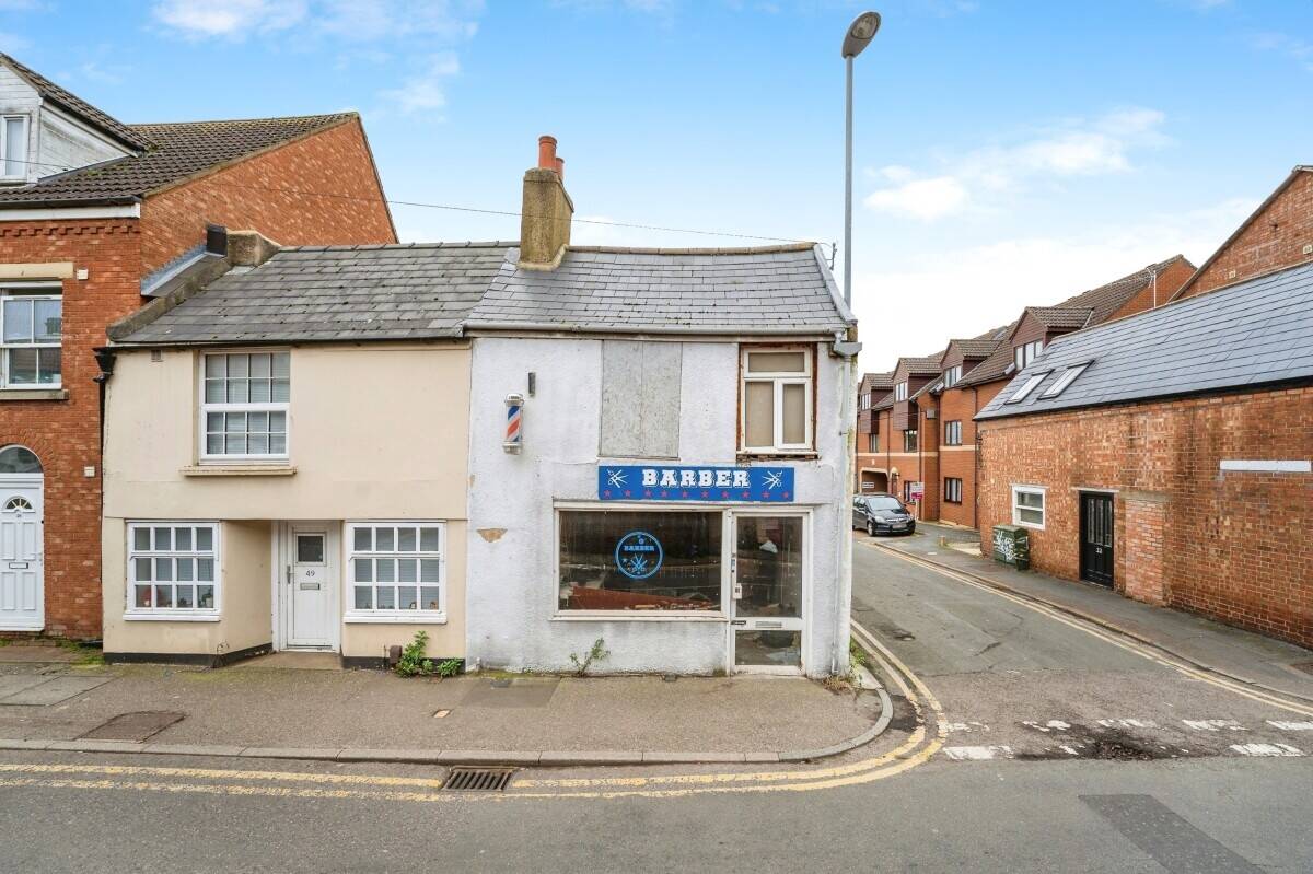 SHOP WITH PLANNING FOR TAKEAWAY Photo 1