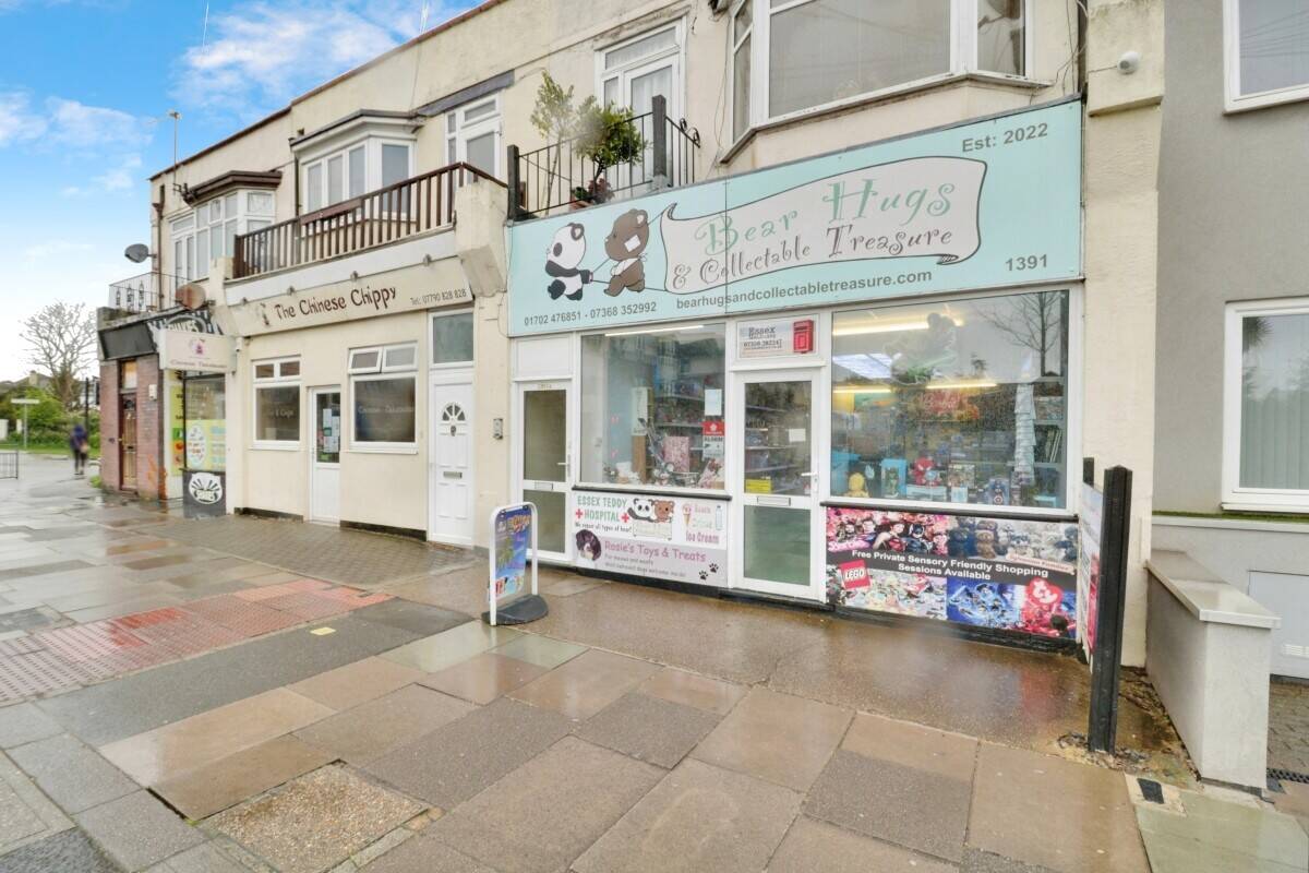 RETAIL SHOP - APPROX 526 SQ. FT. Photo 1