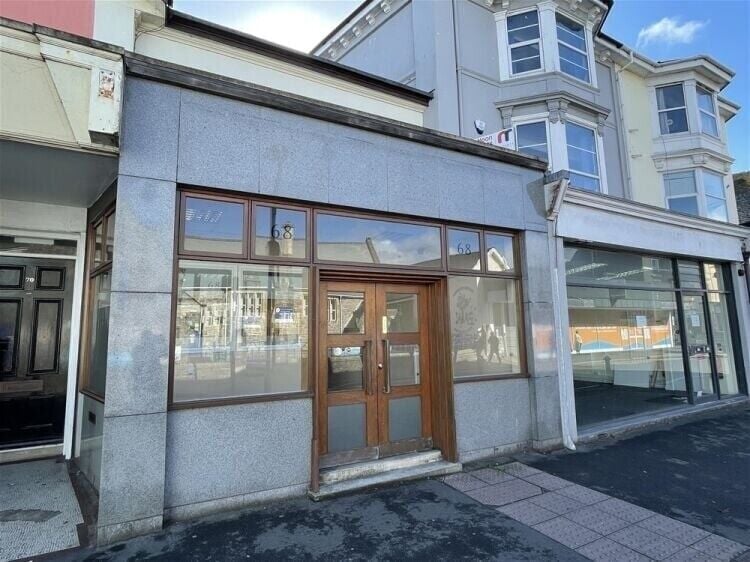Prime Retail/Office Space Available Immediately in Central Newton Abbot Photo 1