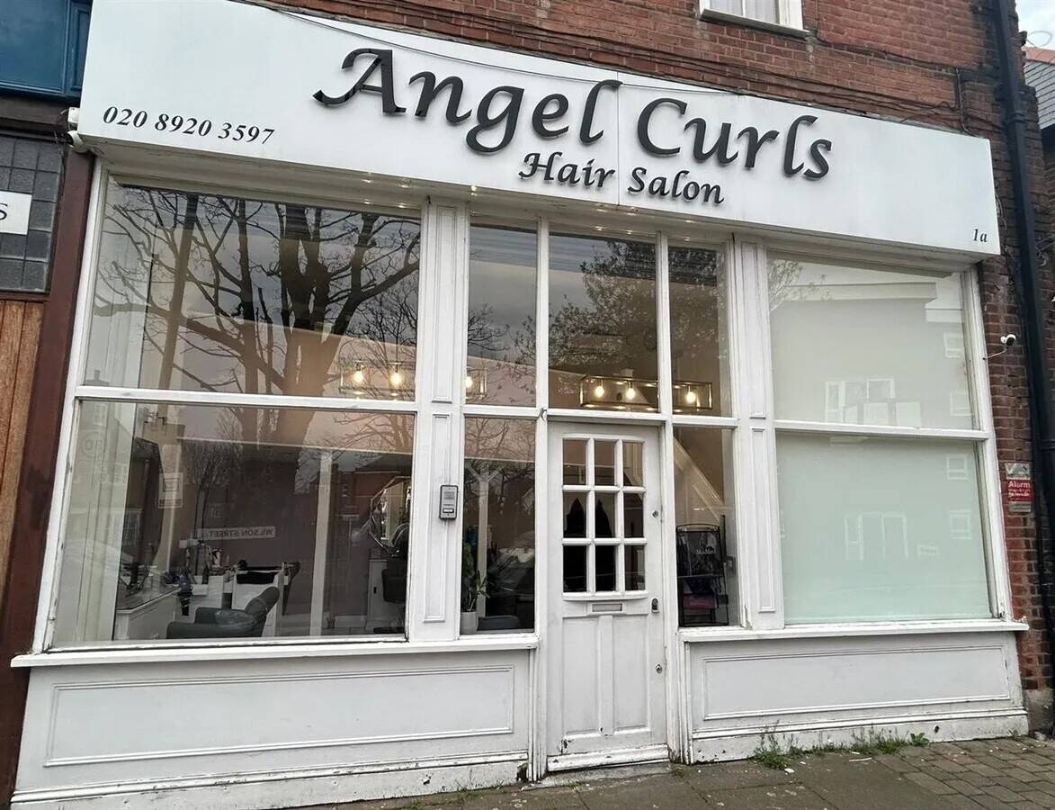 Boutique Hair Salon in Winchmore Hill's Vibrant Heart, Leasehold with Potential for Renewal Photo 1