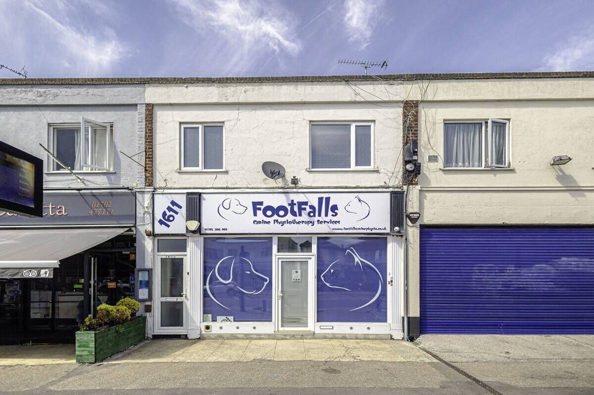 Prime Retail Shop Investment Opportunity in Bustling Leigh on Sea Essex Photo 1