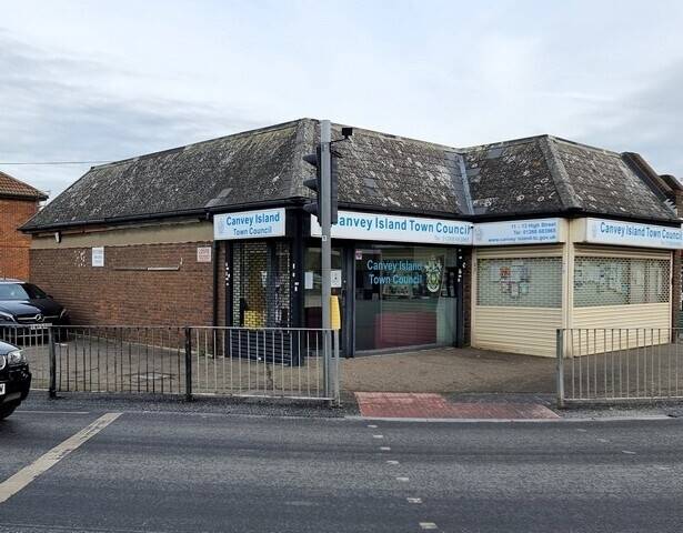 Prime Commercial Investment Opportunity - Lock Up Shop/Office with Parking in Canvey, Essex Photo 1