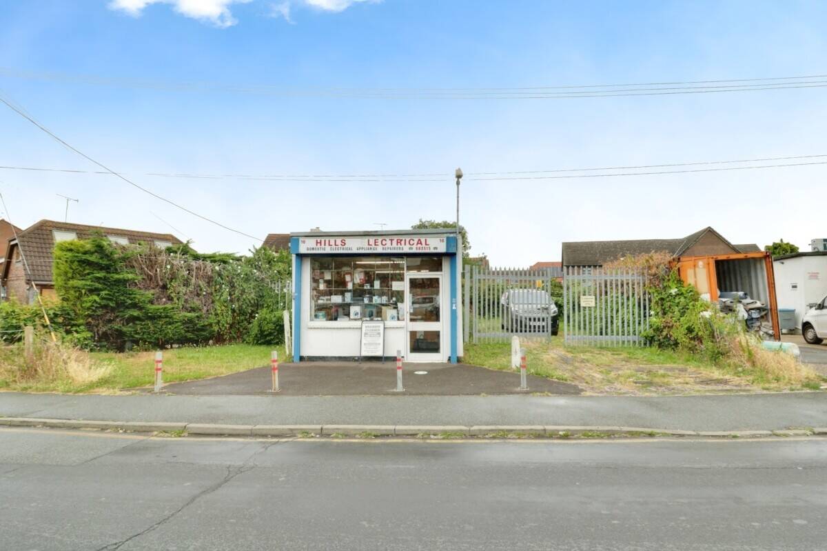 Development Opportunity with Retail Shop & Land on Waarden Road, Canvey Island Essex Photo 2