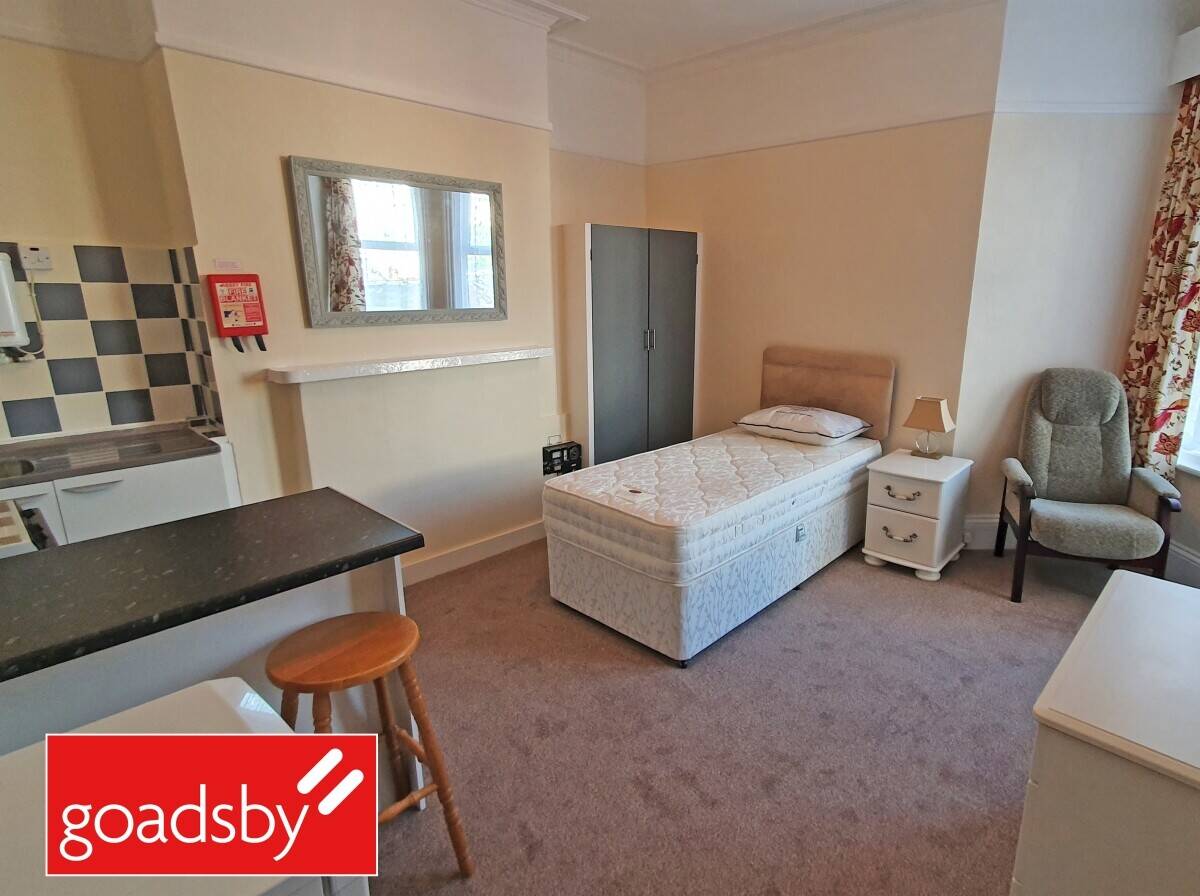 Refurbished HMO Corner Property in Bournemouth - Ideal for Airbnb or Home & Income Photo 2