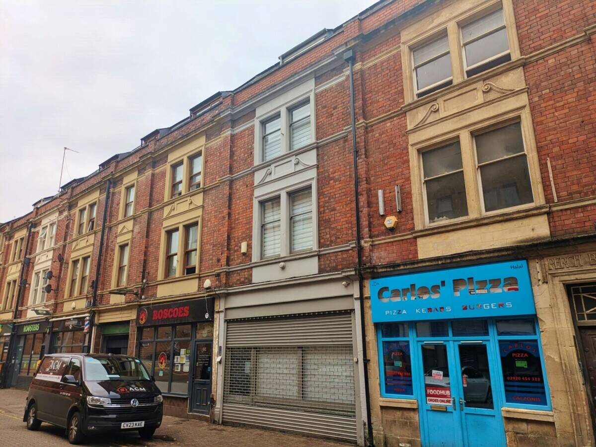 A Whole of Building, C1 Licensed Six Bedroom Property ideal for  Holiday and Short Term Lets Photo 1