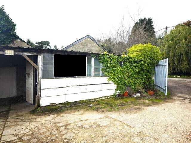 STORAGE UNIT TO LET   PRICE: £8,000 PA TO LET – LEASEHOLD   Approx. 1000 SQ. FT – RAYLEIGH, ESSEX Photo 1