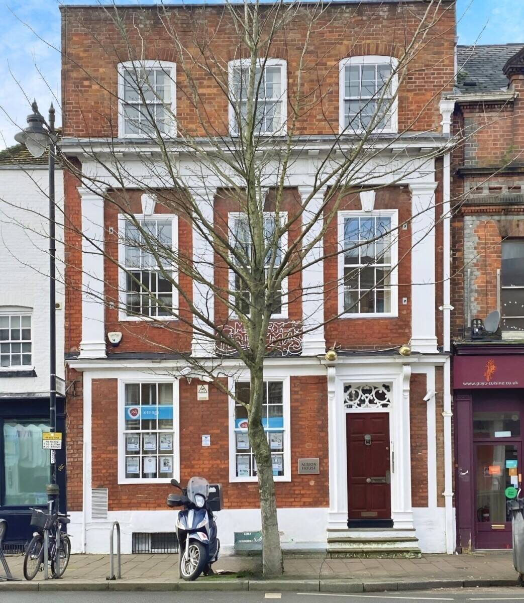 Prime Freehold E-Class Commercial Office for Sale in Central Reading, Berkshire - Immediate Vacancy Photo 1