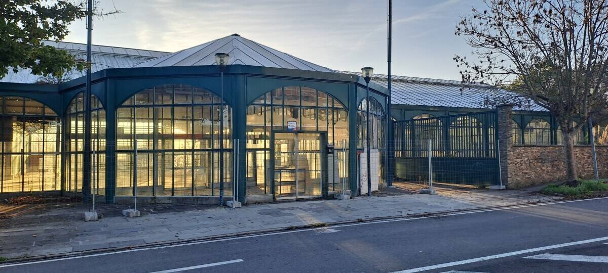 Prime 2300m2 Garden Center in North Spain's San Sebastian, Ready for Your Business Venture Photo 1