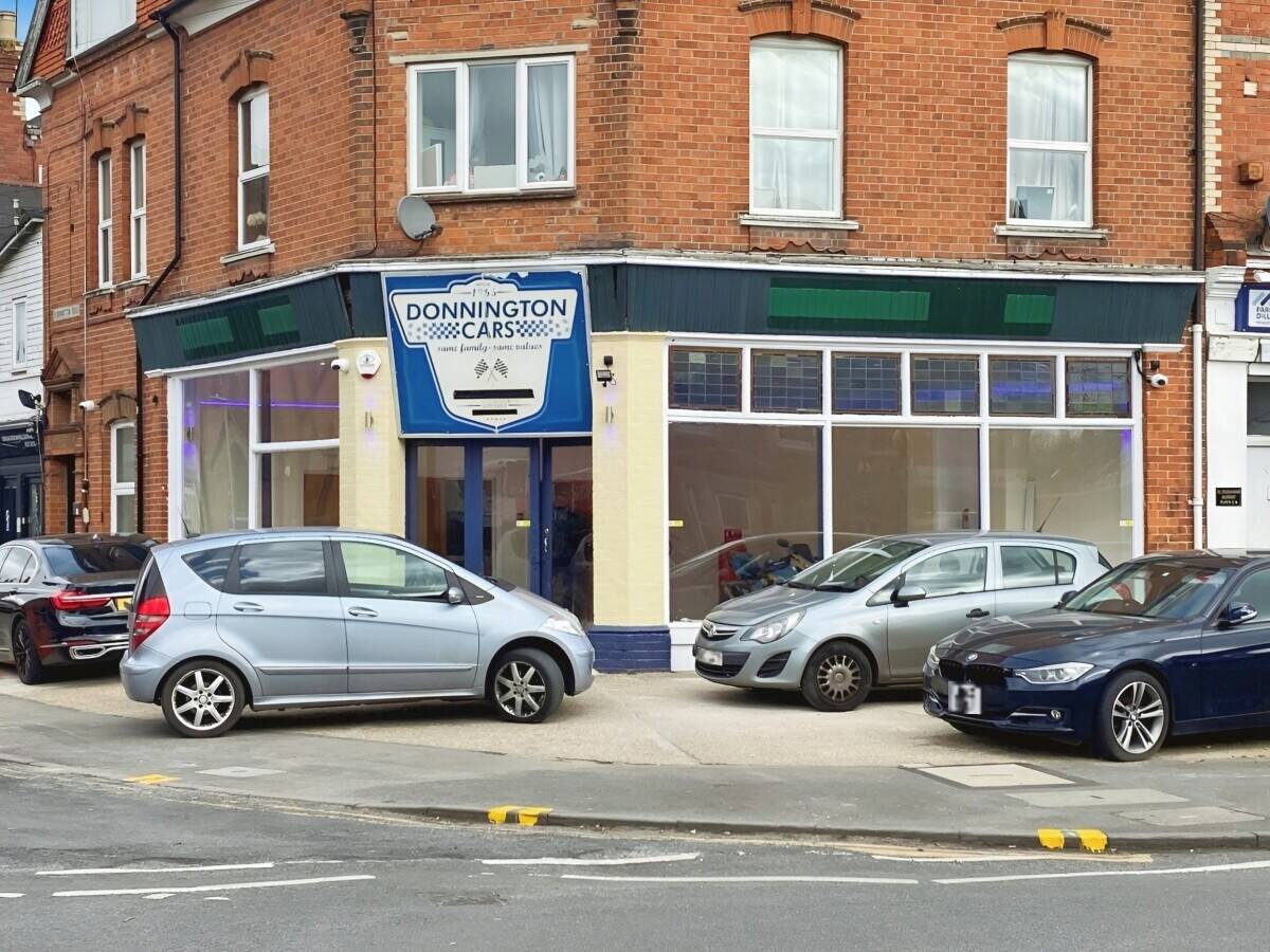 Refurbished Motor Showroom and Workshop To Let in Reading, 37 Erleigh Road - Available Immediately Photo 1