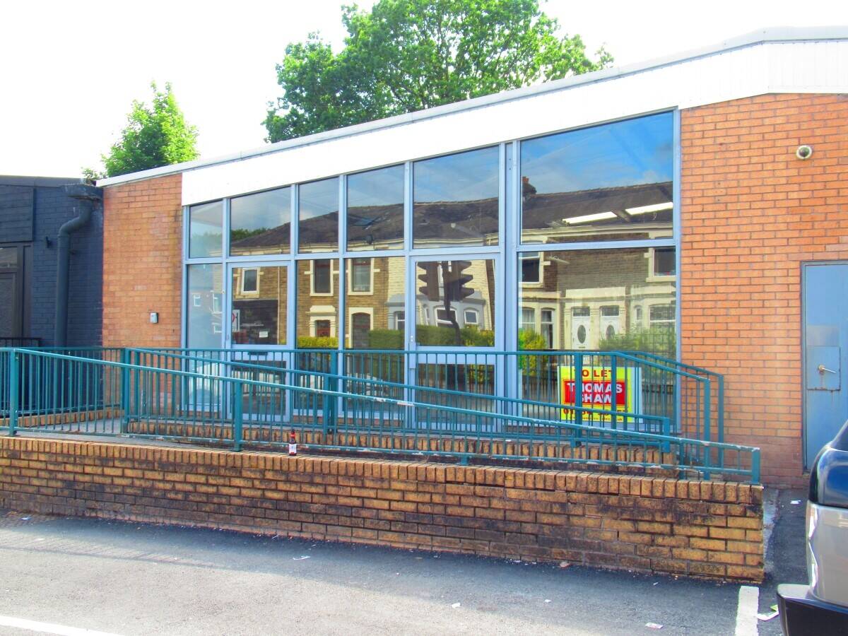 Retail Unit To Let in Roe Lee, Blackburn Photo 1