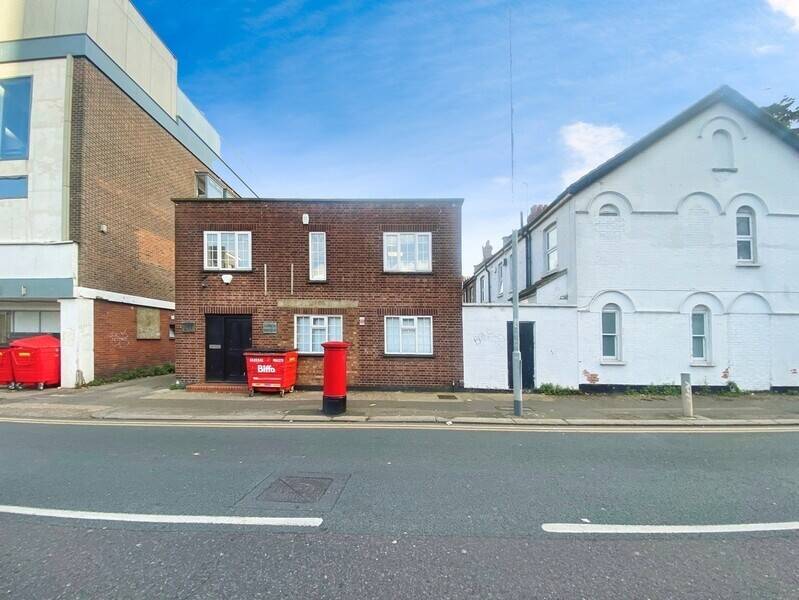 Prime Investment Opportunity in Central Southend - Potential for Residential Conversion Photo 1