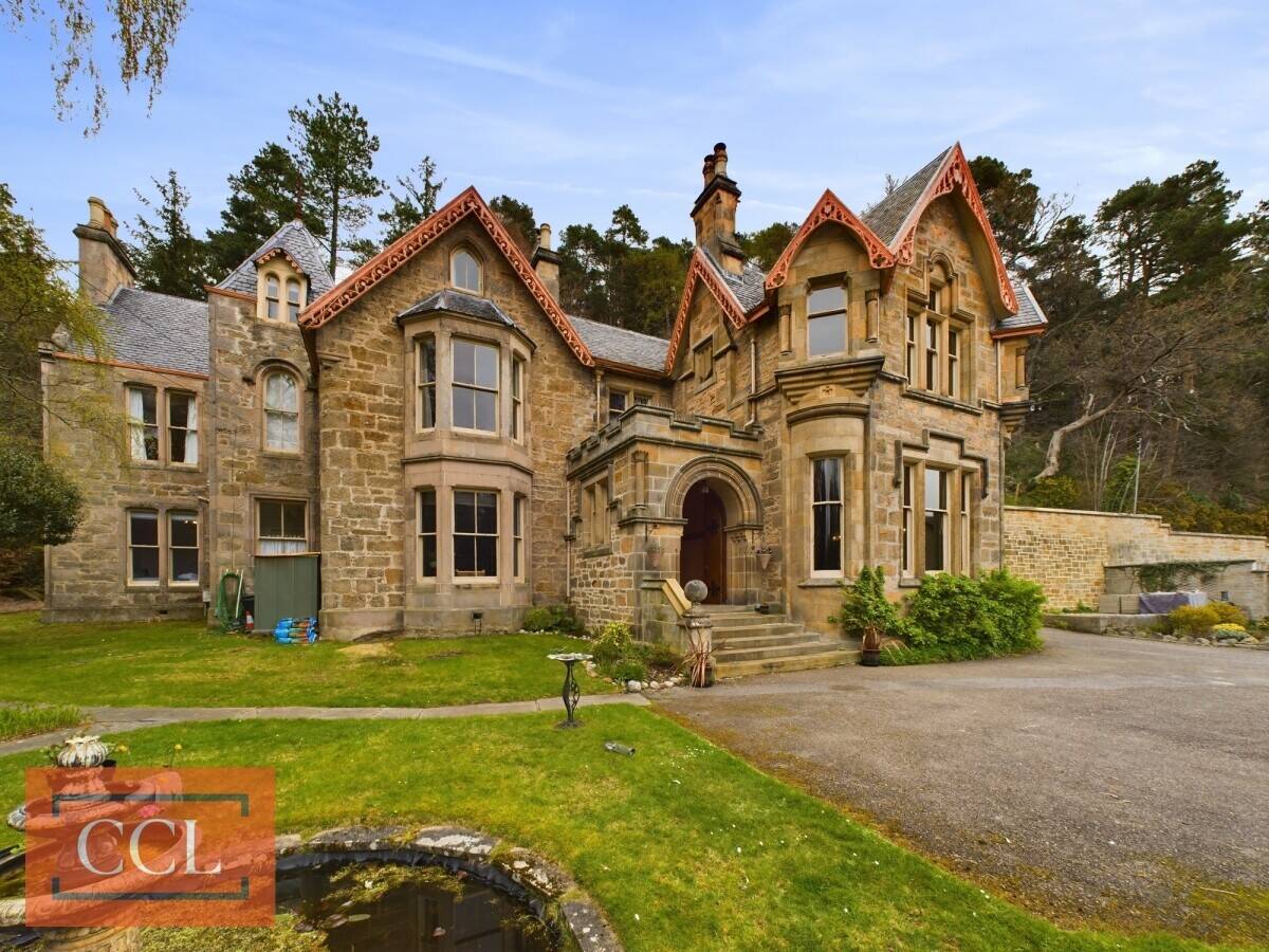 Substantial Victorian Manor Guest House in Forres Moray - A Vibrant Business Opportunity Photo 1