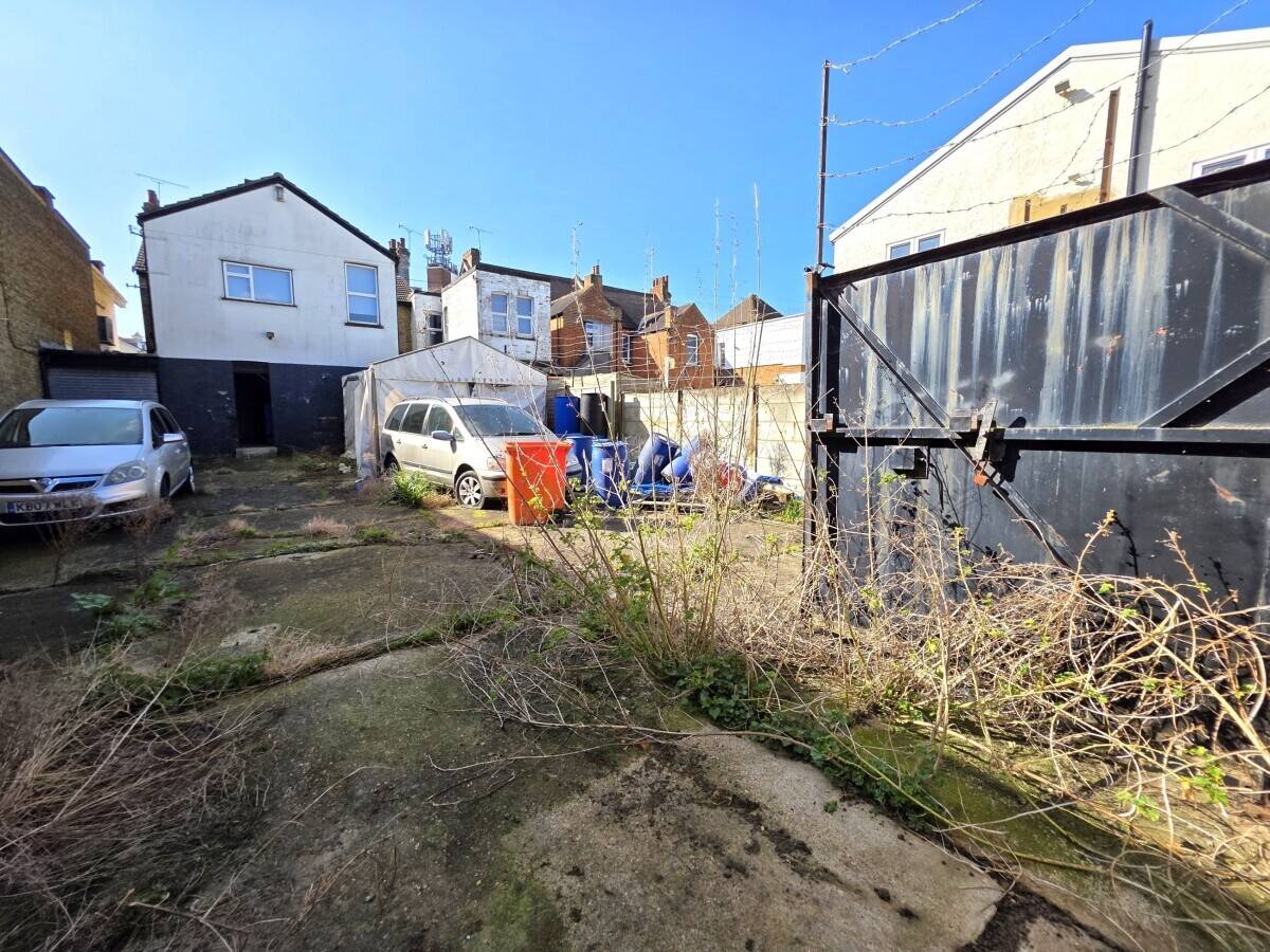 YARD & STORE Photo 1