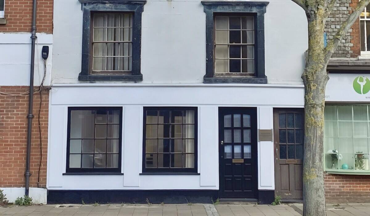 Self-Contained E-Class Premises To Let in Central Reading - London Street - Berkshire Photo 1