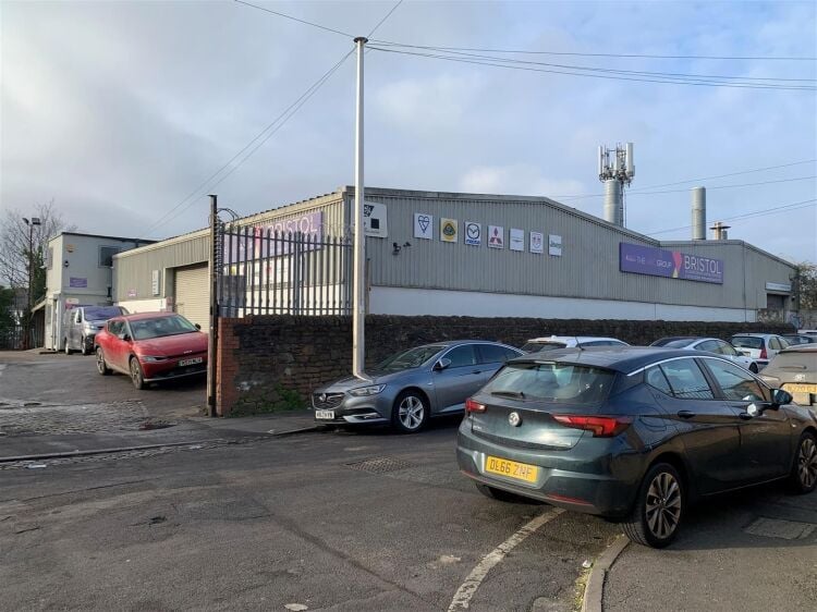 Prime for Redevelopment - Large Industrial Unit in Bristol with 6,284 sq ft Space Photo 1