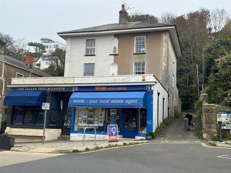 Grade II Mixed-Use Property in Sought-After Clevedon Location, with Retail and Residential Space Photo 1