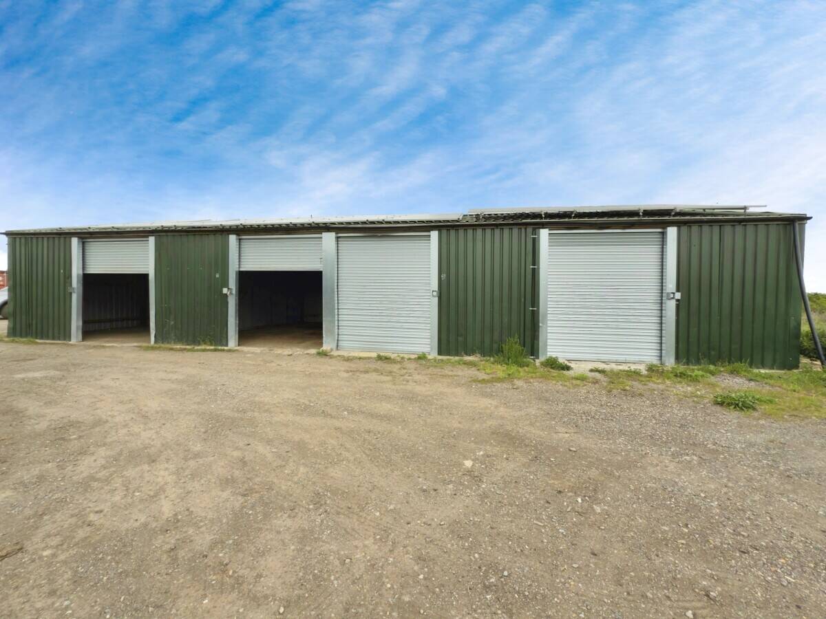 Versatile Commercial Workshop/Storage Unit Available Photo 1