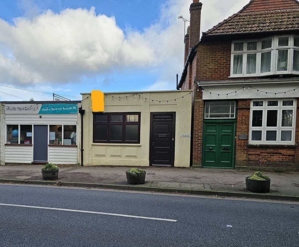 To Rent in Beacon Hill, Hindhead, Class E; retail, office, beauticians, studio etc Photo 1