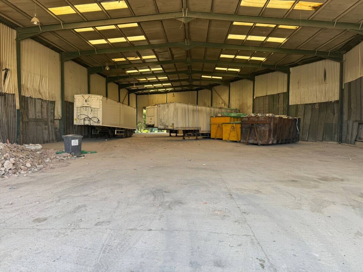 Secure Storage Unit for Lease in Farnham Road, Slough Photo 1