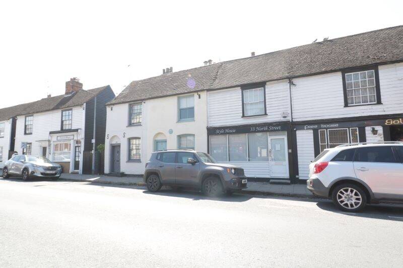 Two-Storey Freehold Commercial Property in Rochford, Essex with 874 sq. ft. of Versatile Space Photo 1