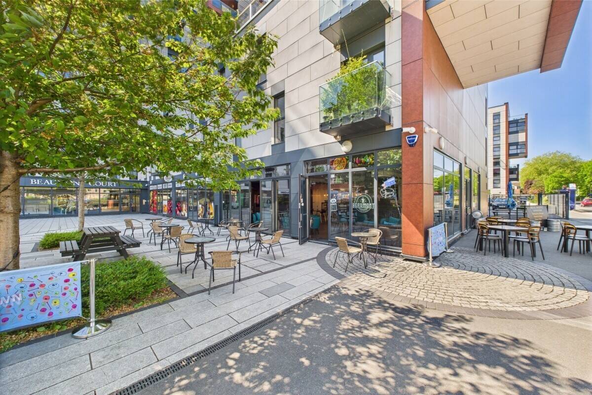 Commercial investment property for sale in Southend on Sea Essex with a licensed coffee shop Photo 1
