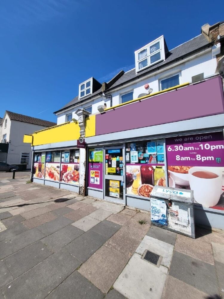 Grocery and convenience store for sale in London near Wood Green Photo 1