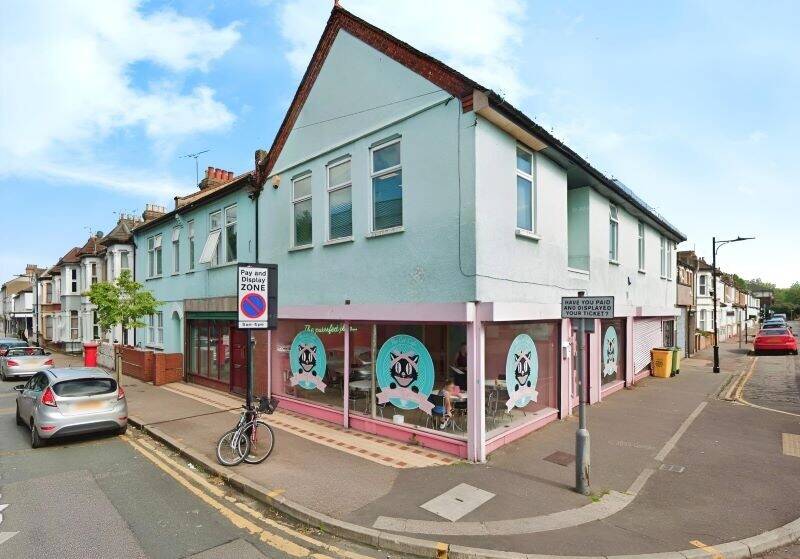 VACANT CAFE/RESTAURANT - QUEENS ROAD, SOUTHEND ON SEA. NO PREMIUM. Photo 1