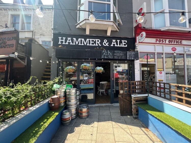 A microbrewery of approximately 464 ft² benefiting from an alcohol premises license and beer pumps. the shop is situated in a position position o Photo 1
