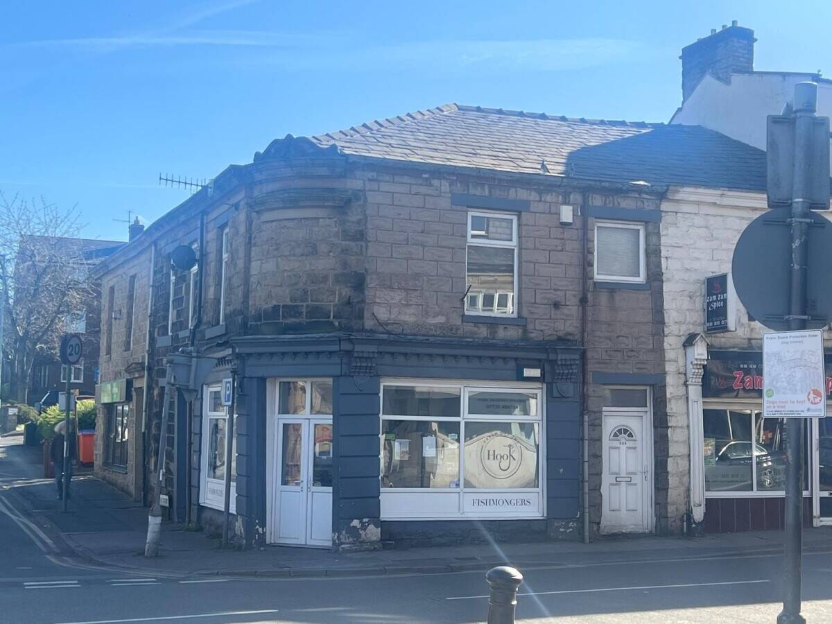 SHOP TO LET IN TOWN CENTRE OF GREAT HARWOOD Photo 1