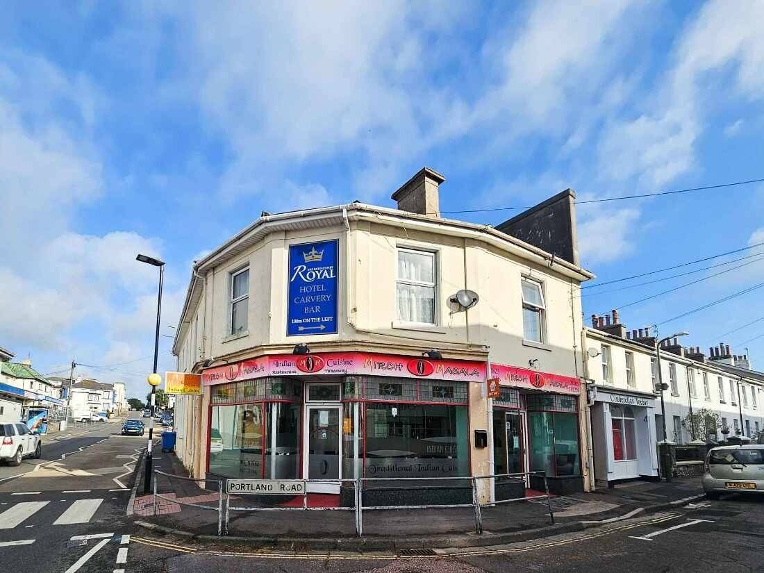 A fantastic corner-positioned restaurant/retail unit To Let Photo 1