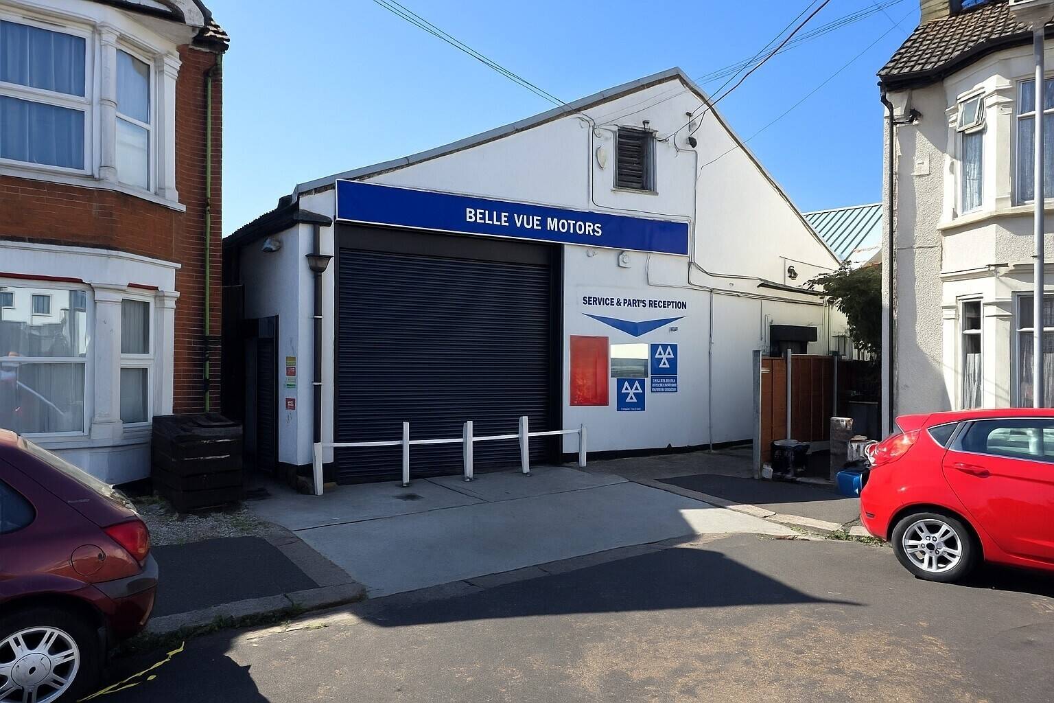 INDUSTRIAL UNIT APPROX. 7,000 SQ. FT. Photo 1