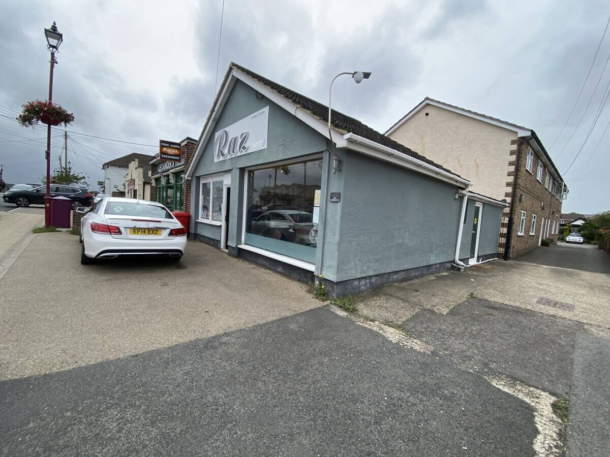 Detached commercial property in Hullbridge Essex with development potential and parking spaces Photo 2