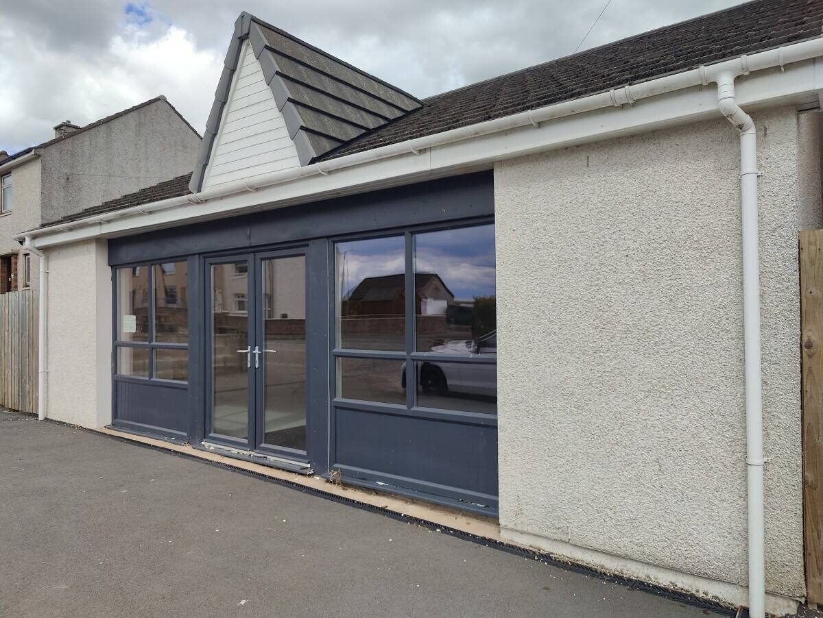 Leasehold Take-Away Premises Available in Dumfries, Dumfries and Galloway Photo 1