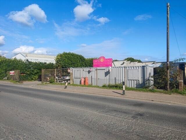 VACANT FITTED FULL A3/A5 TAKEAWAY CABIN TO LET  - £10,000 PER ANNUM - NIL PREMIUM – WISBECH Photo 1