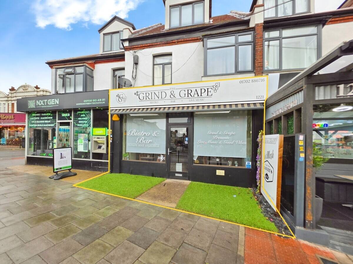 RETAIL SHOP WITH PREMISES LICENCE Photo 1