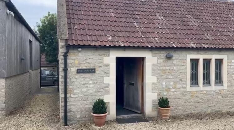 Office suite for sale in Bristol, 550 sq ft open-plan layout in Greenway Farm Business Park Photo 1